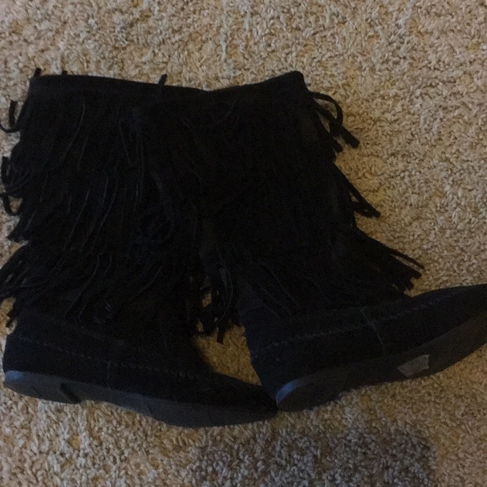 Black fringe boots